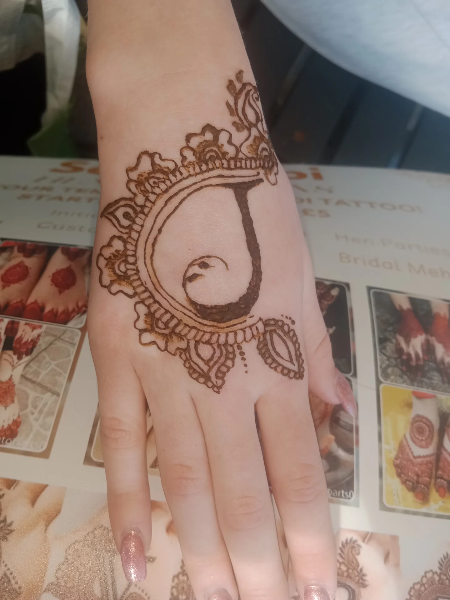 Mehndi design by Bibi Saira, Hampshire henna artist