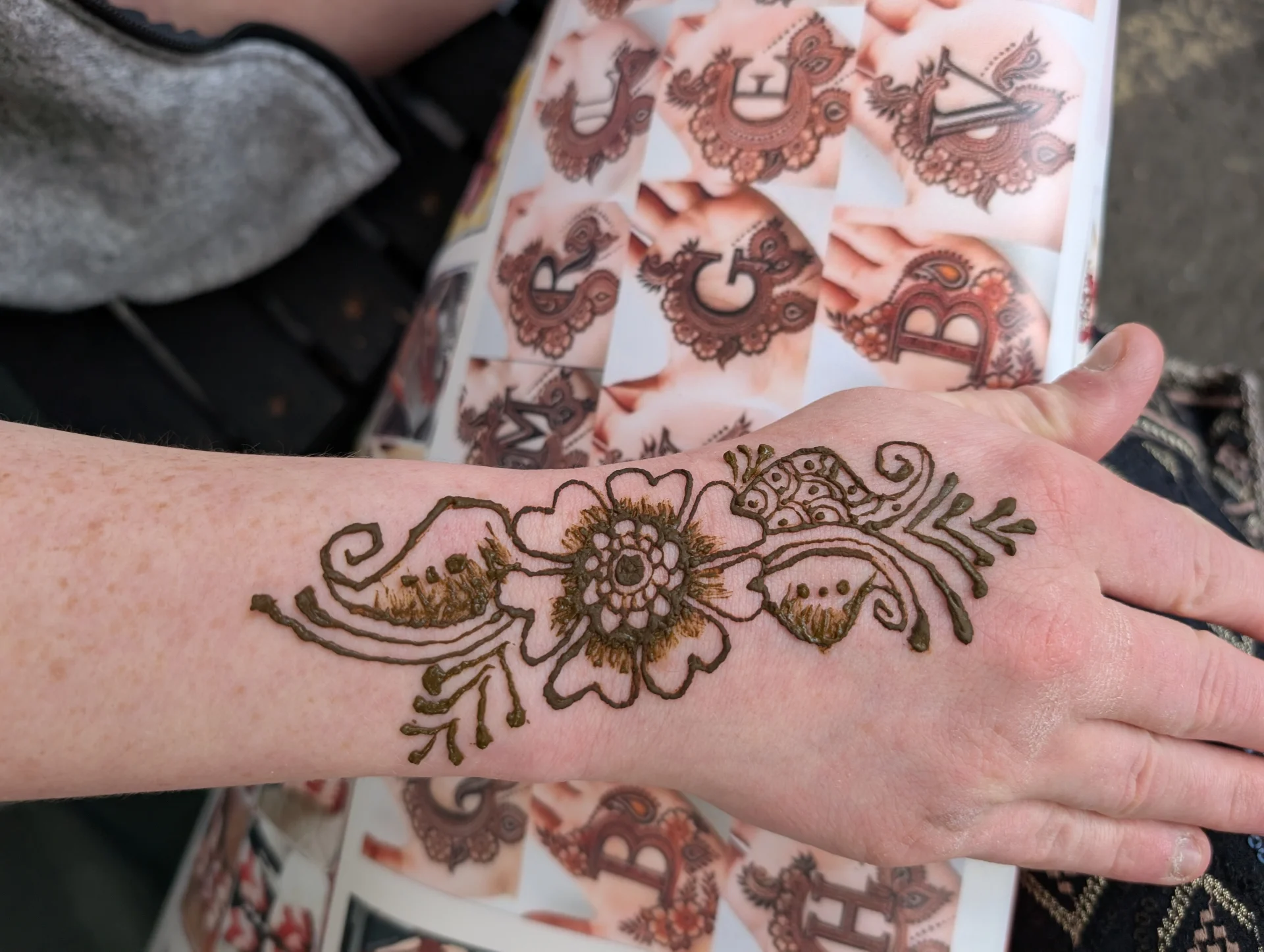 Mehndi design by Bibi Saira, Hampshire henna artist